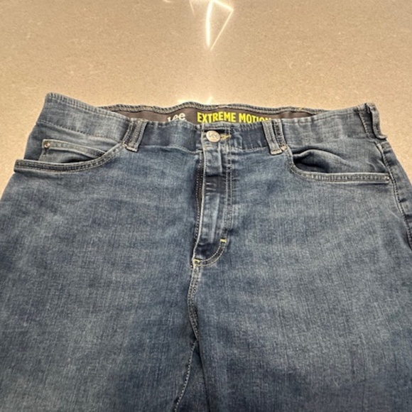 Men's Lee Extreme Motion Athletic Fit Tapered Leg 38x30 Medium Wash Jeans - Picture 8 of 8